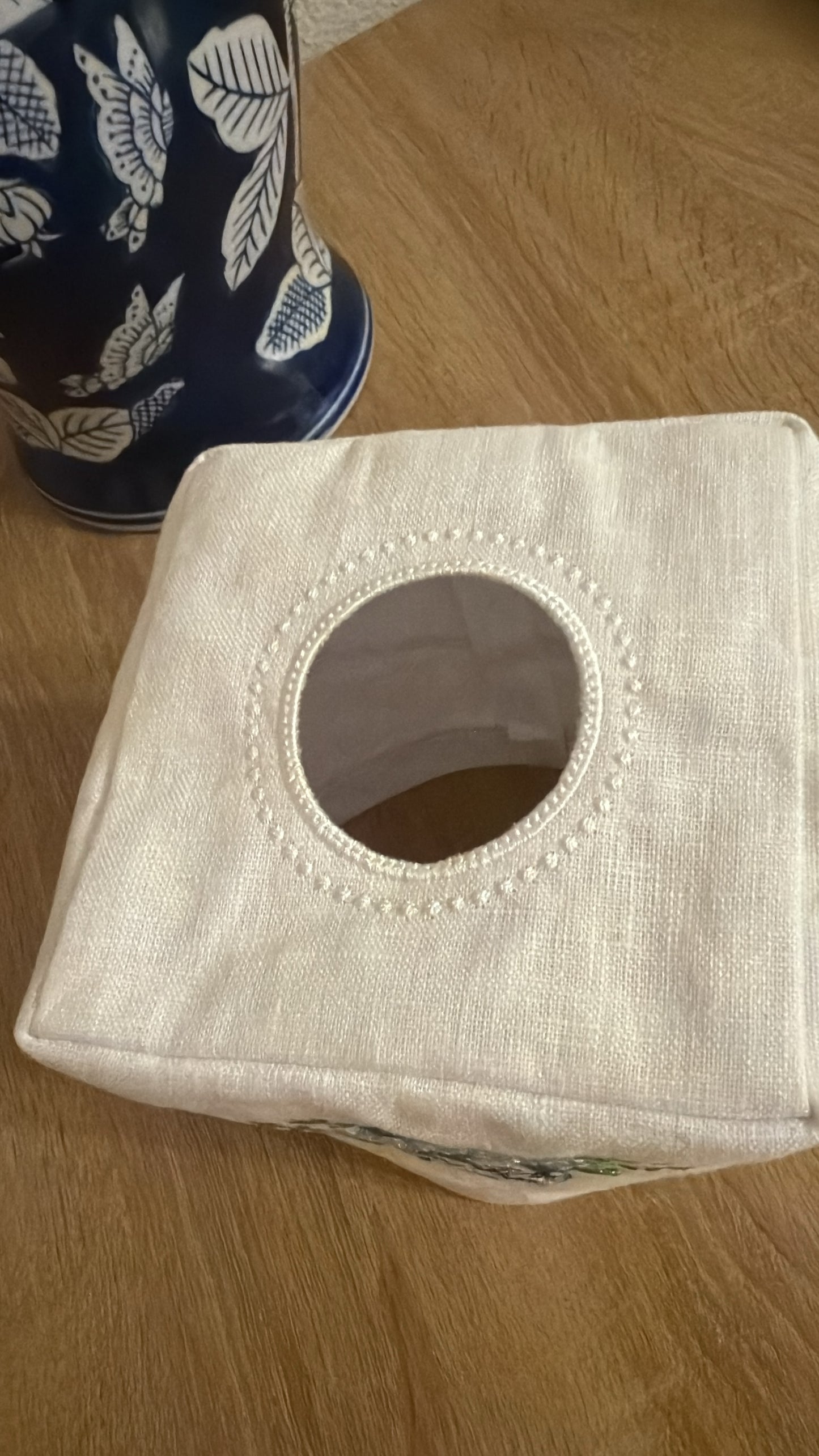 Hydrangea embroidered tissue box cover